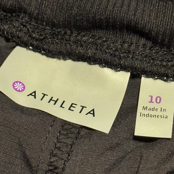 Athleta | Black Cuffed Bermuda Shorts | Women’s Size 10 | EUC - Picture 3 of 4
